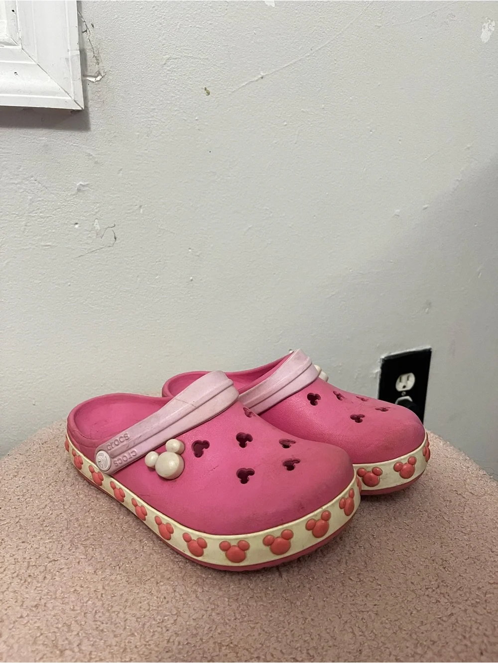 CROCS Kids Pink Minnie Mouse Accent Clogs